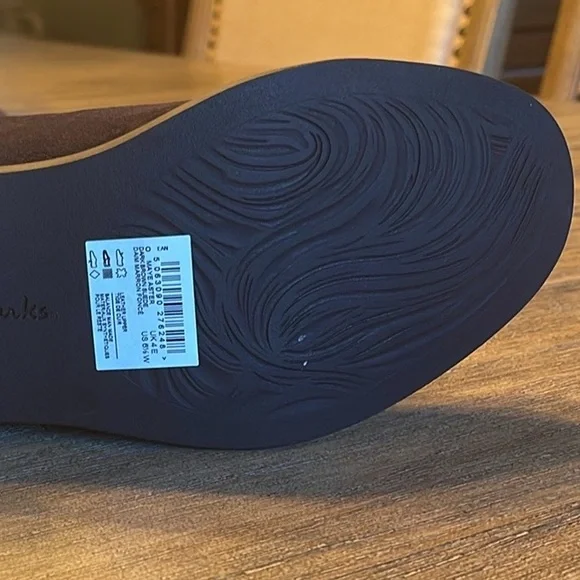 NIB CLARKS MAYE ASTER DARK BROWN SUEDE BUCKLED RIDING BOOTS SIZE 6.5 WIDE - Picture 11 of 12